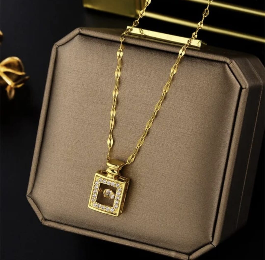 Golden Aura Frame Necklace āØ