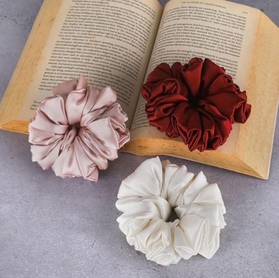 Blossom Satin Scrunch ๐ธ