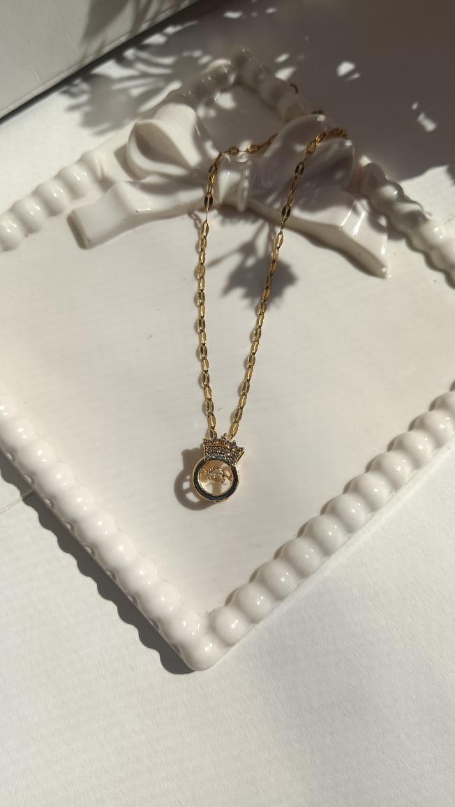 Crystal Crown Pendant Necklace β¨