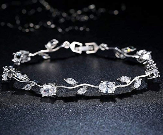 💎 Silver Whisper Vine Bracelet