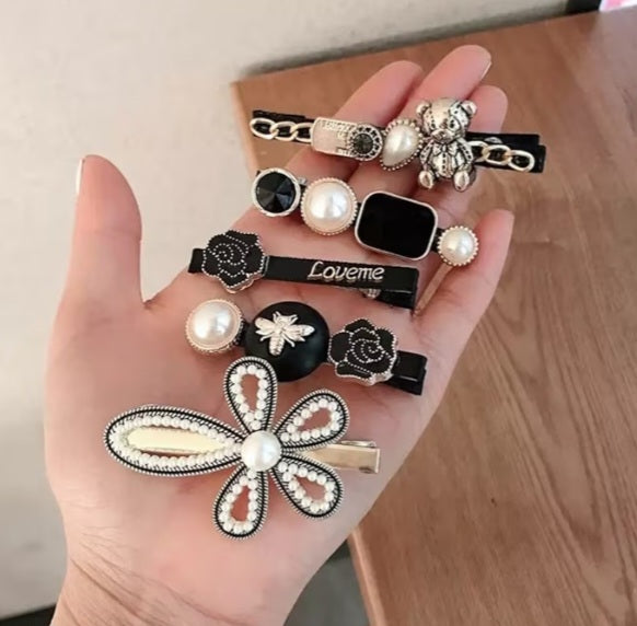 Golden Charm Clip ✨