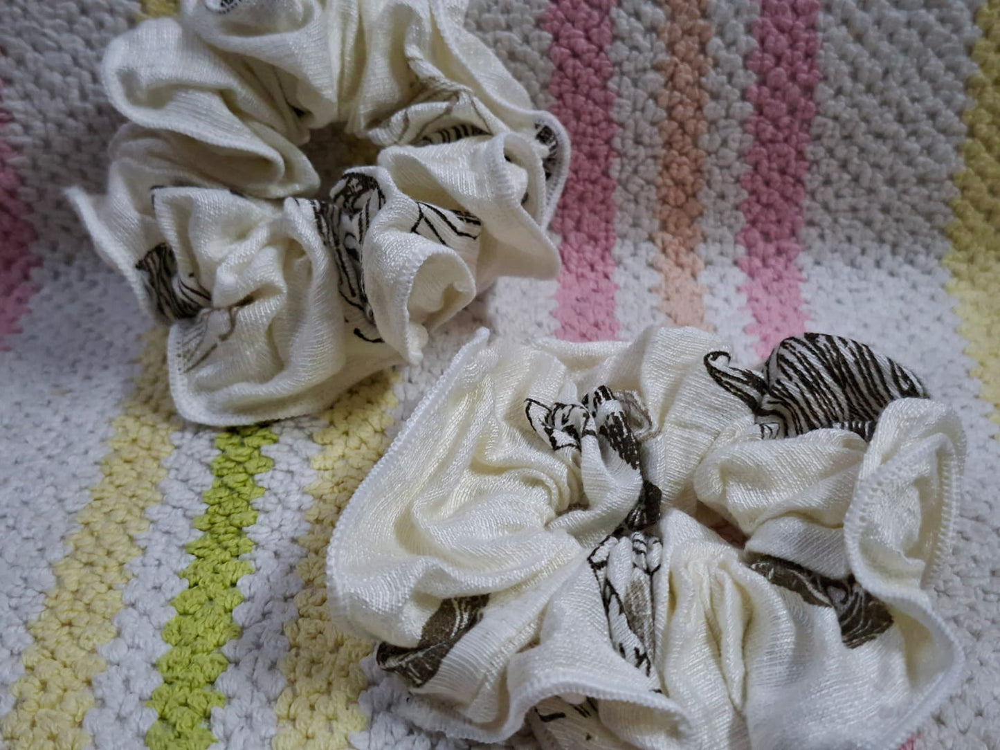 🤍🖤Ivory Line-Art Scrunchie | Minimal Cream Hair Tie