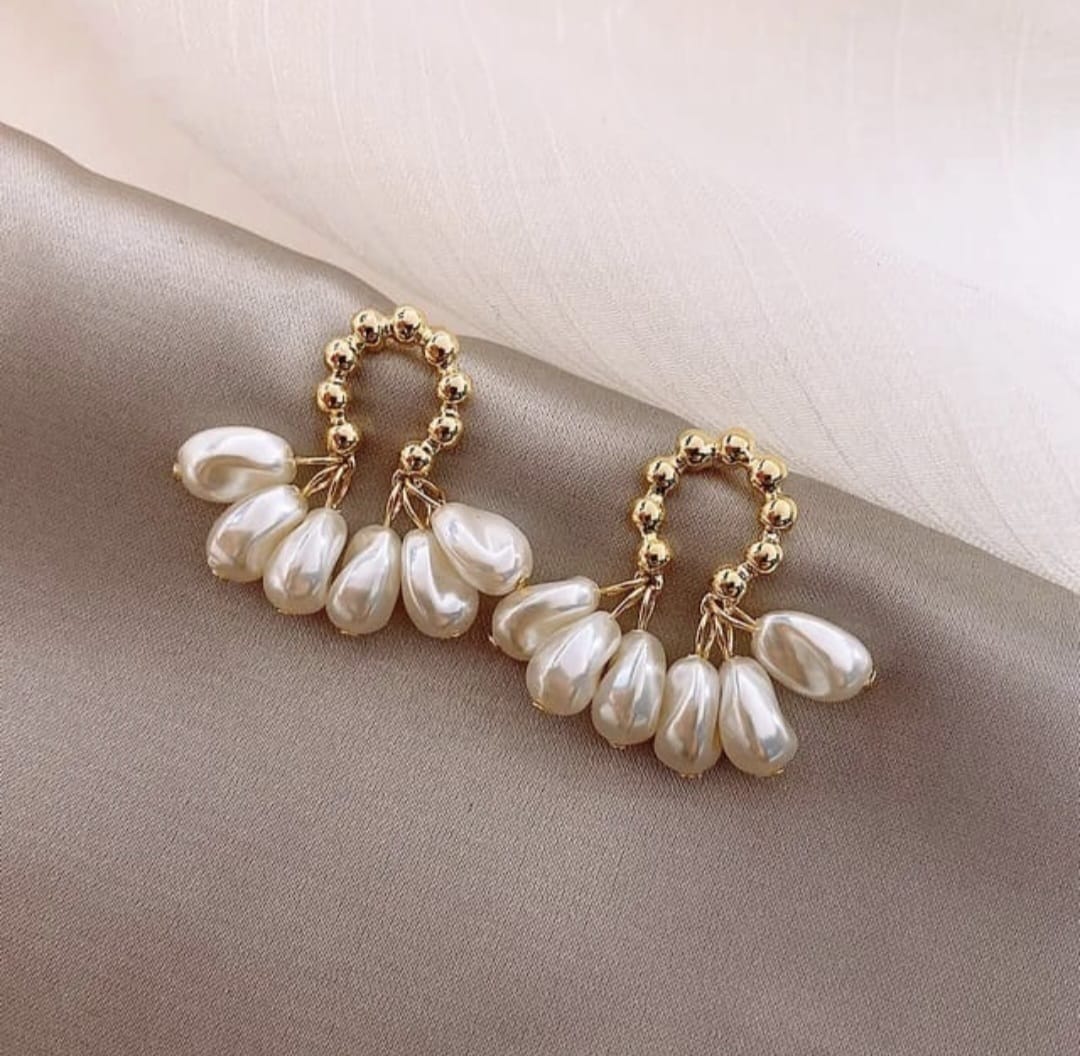 Golden Dew Pearl Cluster Earrings 🌿