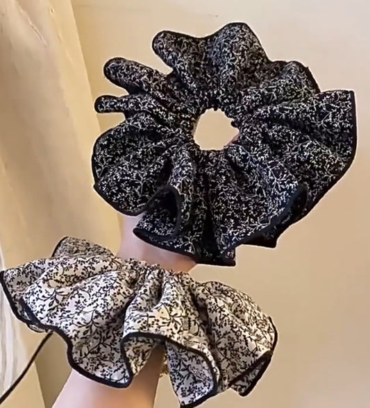 🤍 Gentle Statement🖤 | Oversized Scrunchie