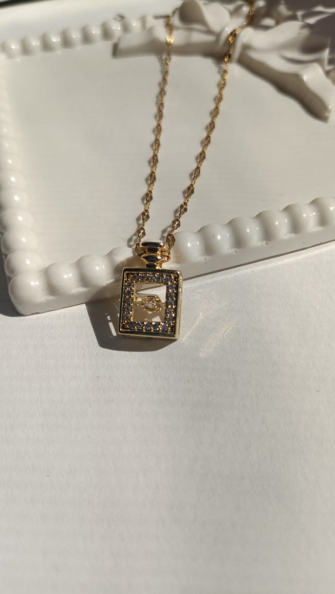 Golden Aura Frame Necklace ✨