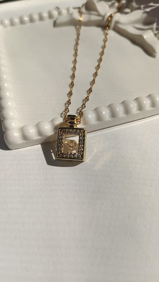 Golden Aura Frame Necklace ✨