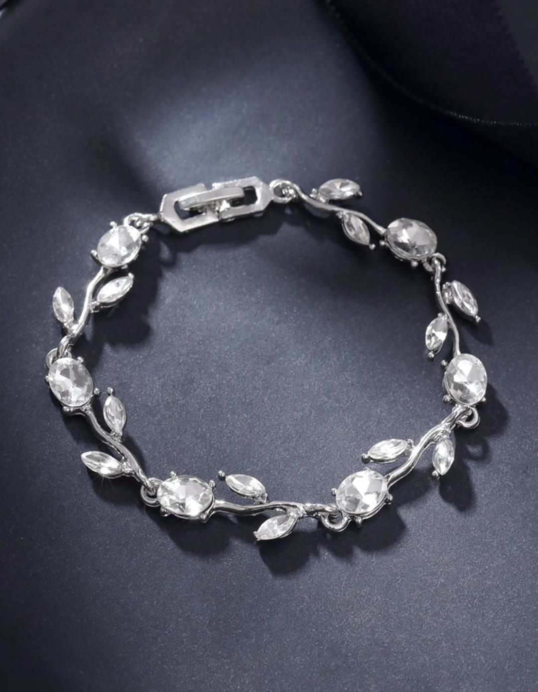 💎 Silver Whisper Vine Bracelet