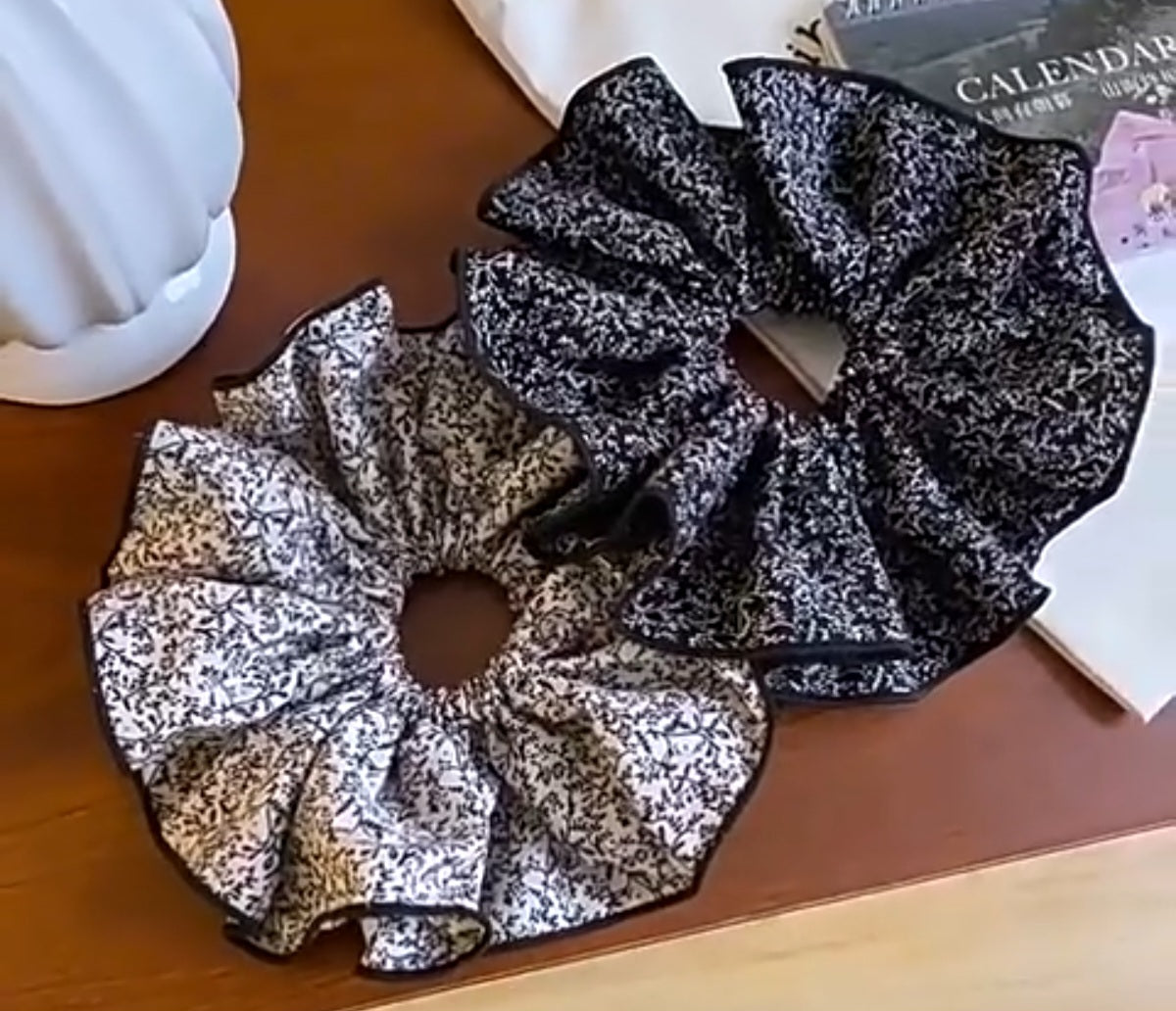 🤍 Gentle Statement🖤 | Oversized Scrunchie