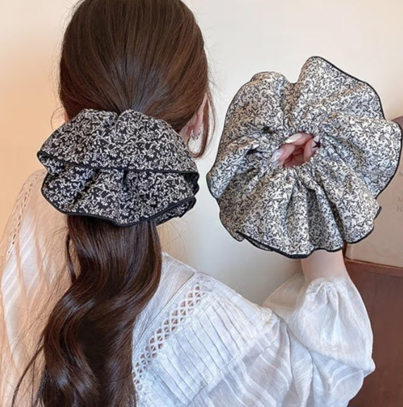 🤍 Gentle Statement🖤 | Oversized Scrunchie