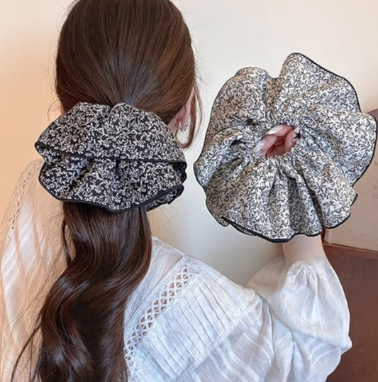 🤍 Gentle Statement🖤 | Oversized Scrunchie