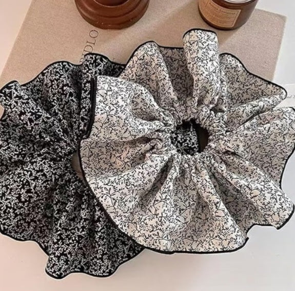 🤍 Gentle Statement🖤 | Oversized Scrunchie