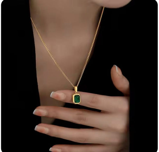 🌿 Emerald Whisper Pendant