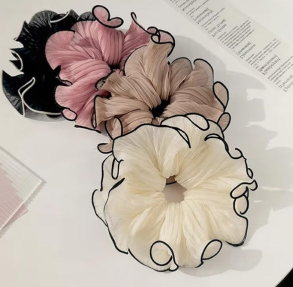 🤍 Soft Frame | Embroidered Mesh Scrunchie