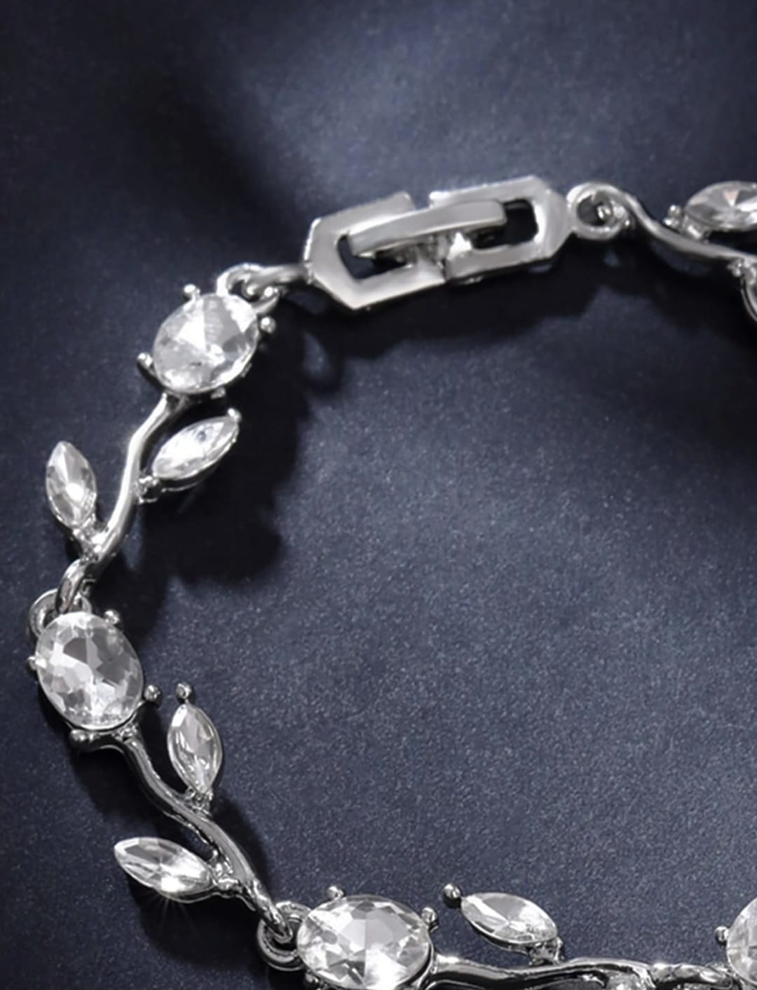 💎 Silver Whisper Vine Bracelet